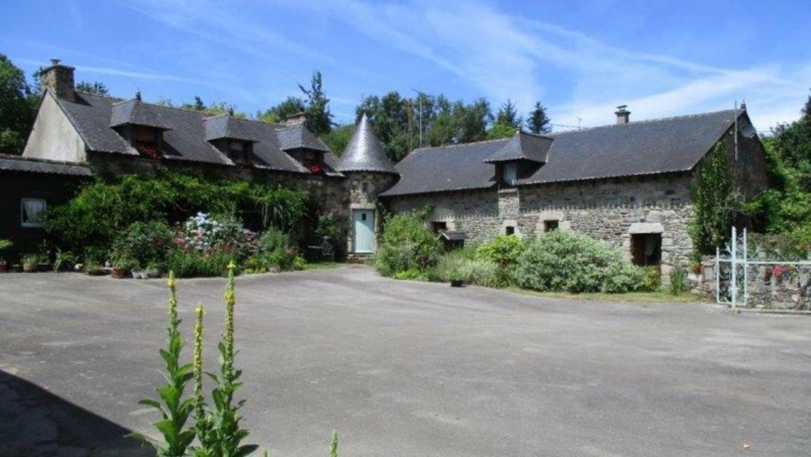 Le Petit Chateau Noyal-Pontivy Luaran gambar