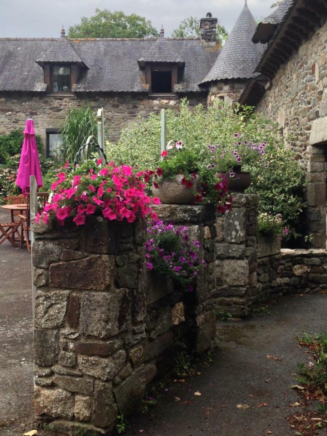Le Petit Chateau Noyal-Pontivy Luaran gambar