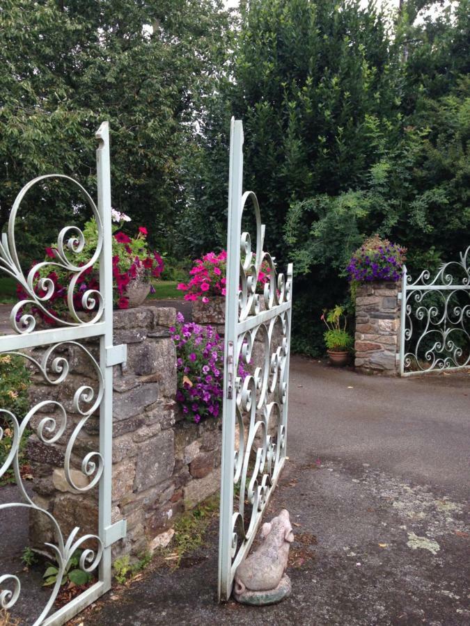Le Petit Chateau Noyal-Pontivy Luaran gambar